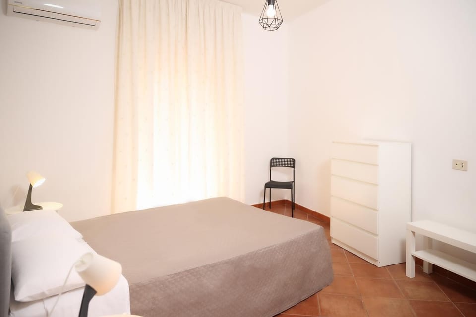 Bedroom, air conditioner