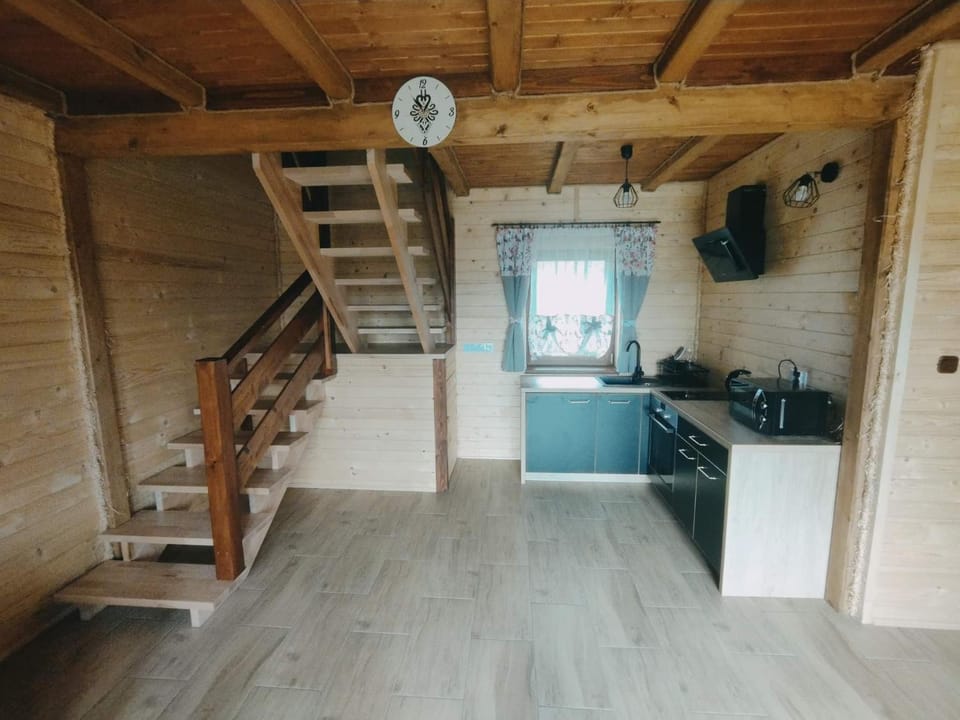 Kitchen or kitchenette, minibar, stove