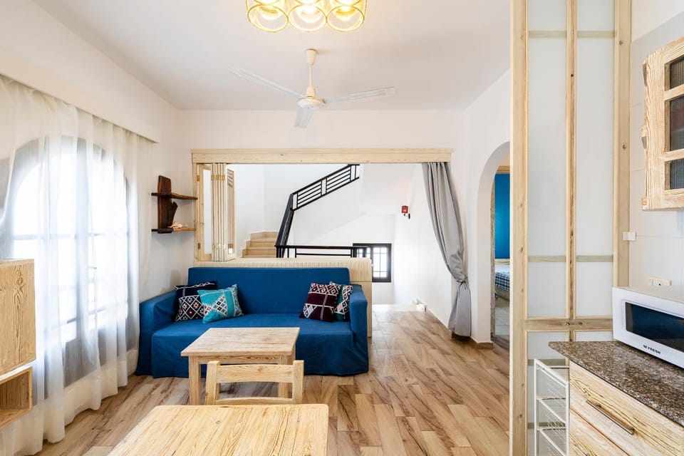 Kitchen or kitchenette, Living room, Seating area