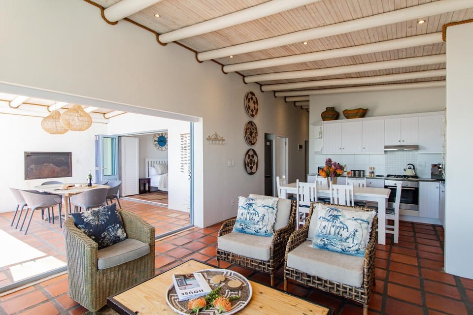 Patio, Living room, Dining area, kitchen