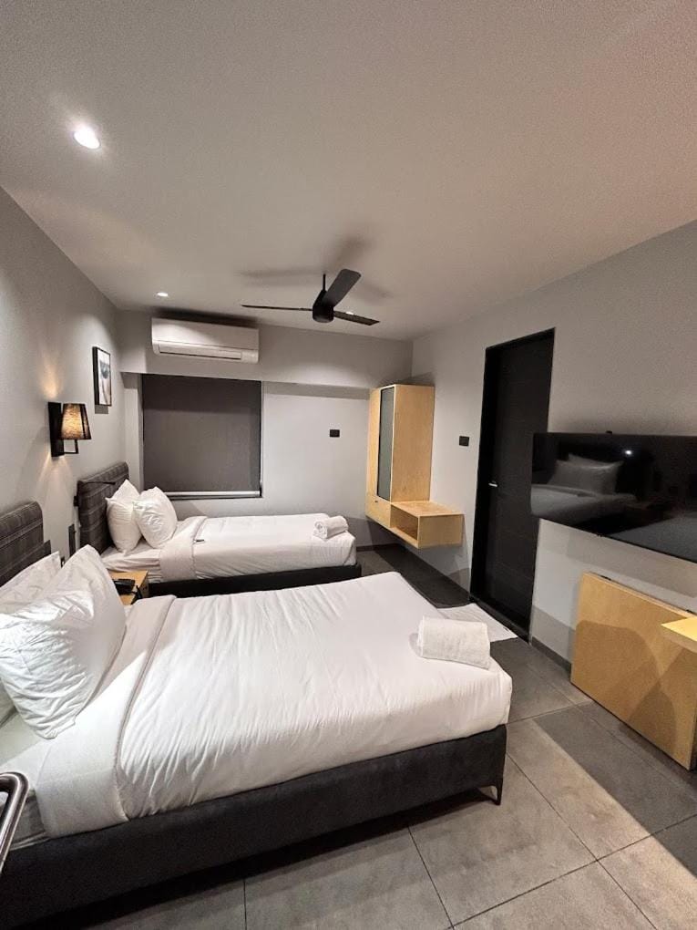 TV and multimedia, Photo of the whole room, Bedroom, wardrobe