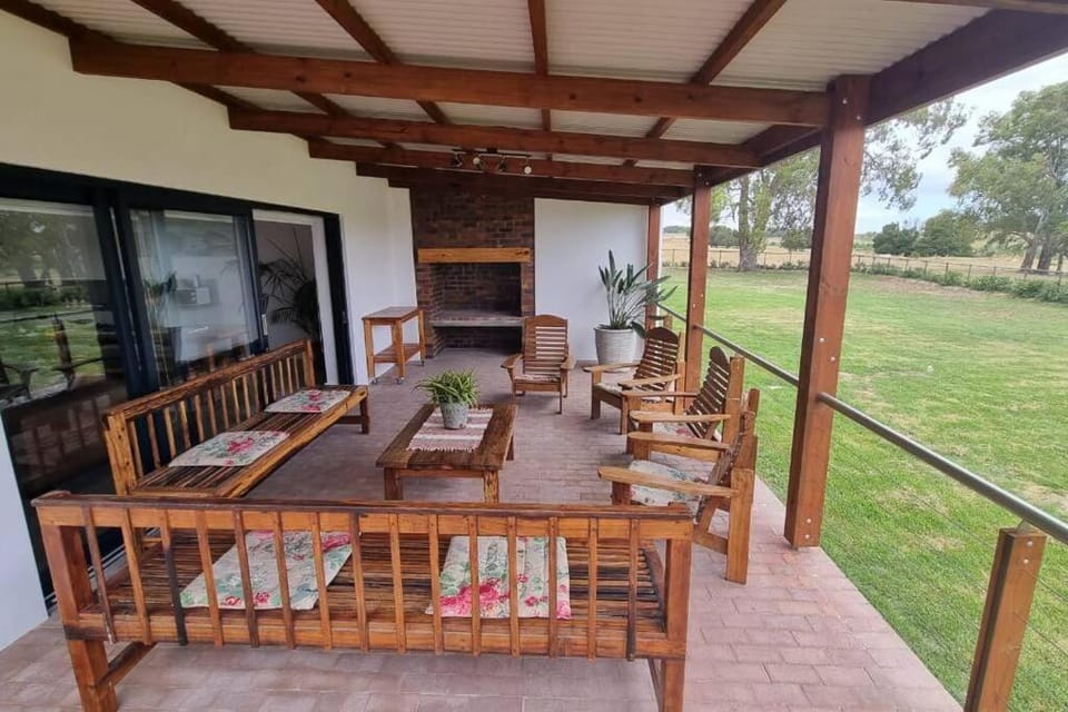 Bestuis Cottages - Die Walvis House in Cape Town