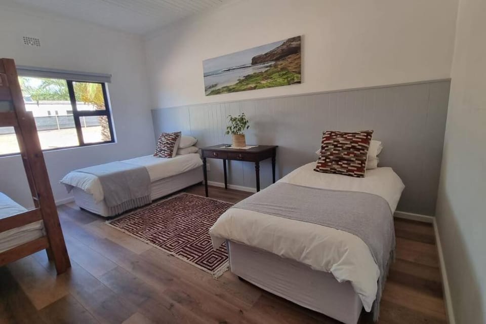 Bestuis Cottages - Die Walvis House in Cape Town