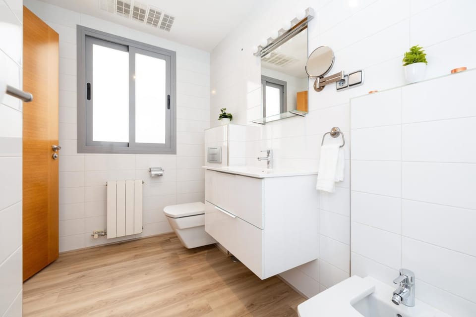 Toilet, Bath, towels