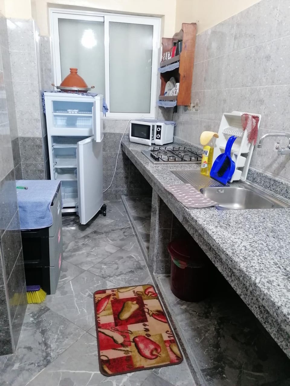 Kitchen or kitchenette, dishwasher, minibar