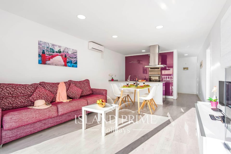 TV and multimedia, Kitchen or kitchenette, Living room, Seating area, Dining area, pet friendly, stove, air conditioner