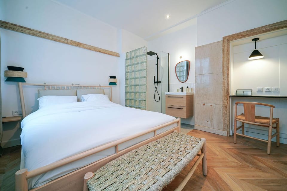 Shower, Bathroom, Photo of the whole room, Bedroom