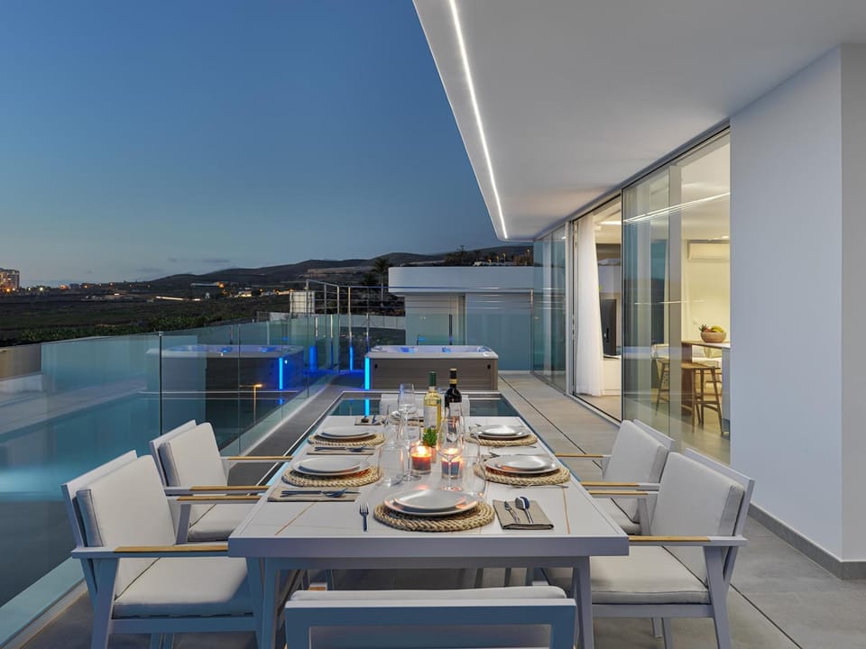 Natural landscape, View (from property/room), Balcony/Terrace, Seating area, Dining area, Pool view, Swimming pool