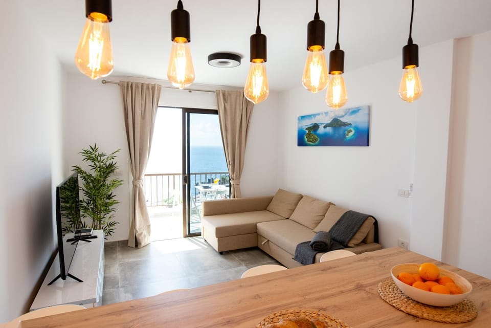 TV and multimedia, Living room, Seating area, Dining area