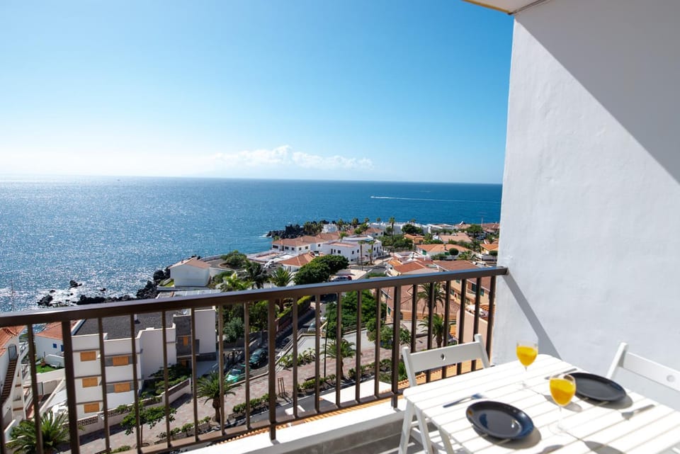 Neighbourhood, Balcony/Terrace, Balcony/Terrace, Dining area, Sea view, Street view