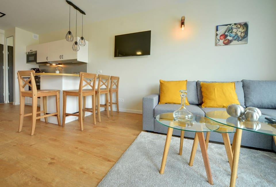 Kitchen or kitchenette, Seating area