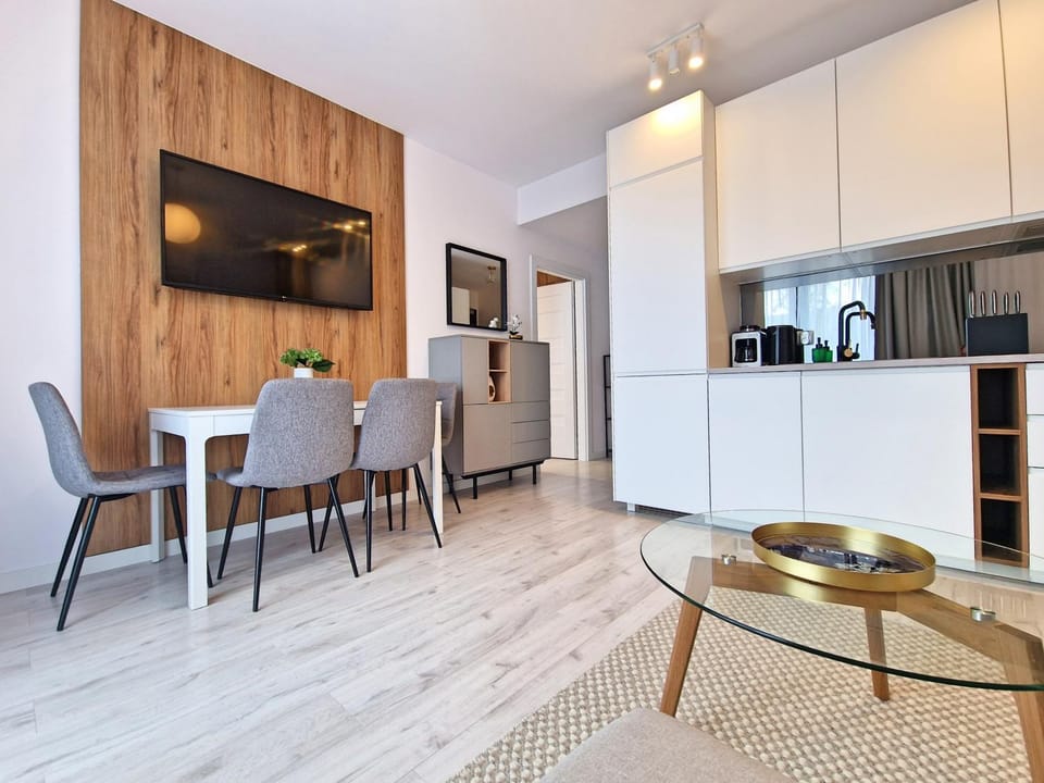 Kitchen or kitchenette, Living room, Seating area, Dining area, dishwasher, stove