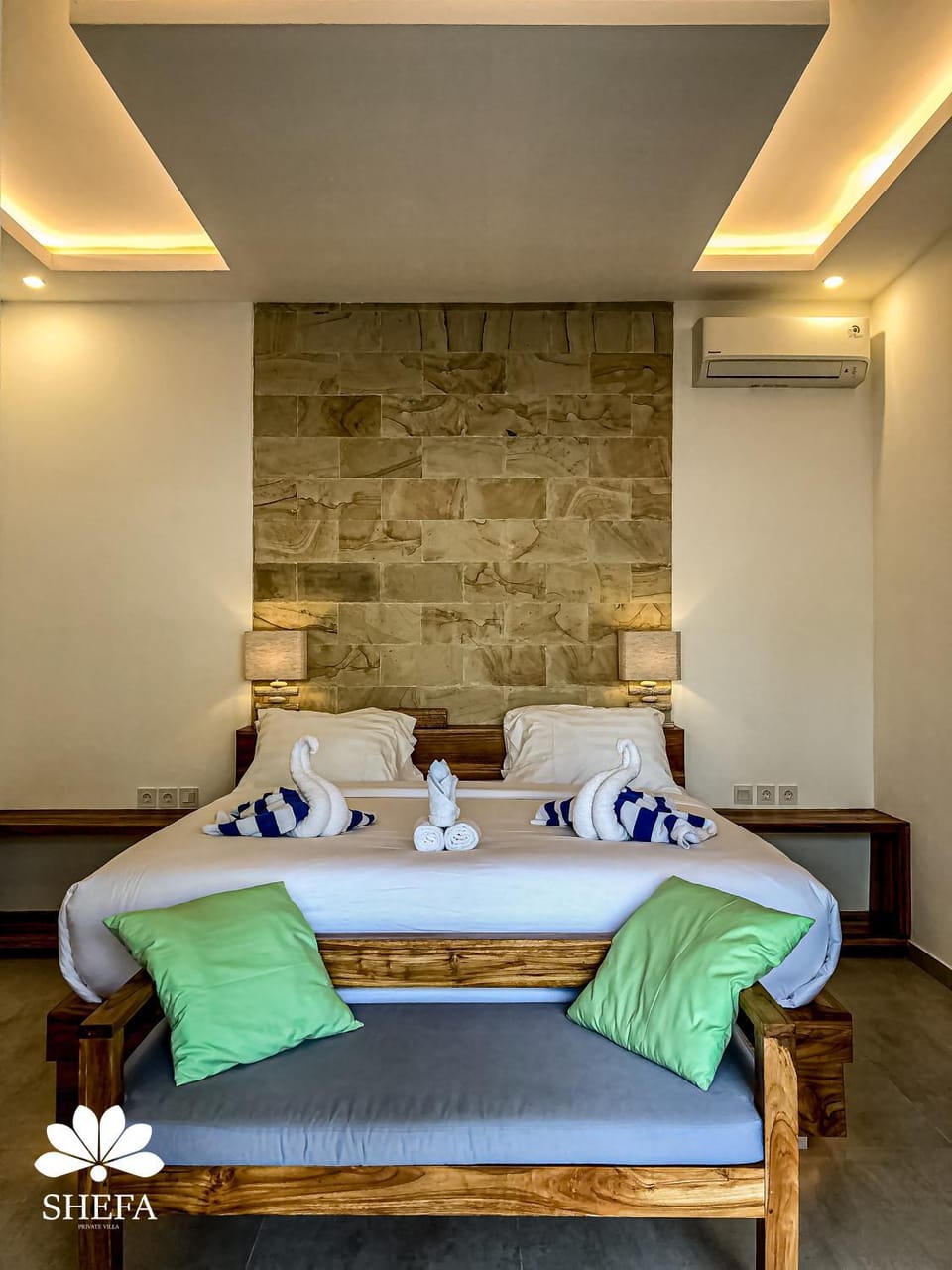 Bed, Photo of the whole room, Bedroom, towels, air conditioner
