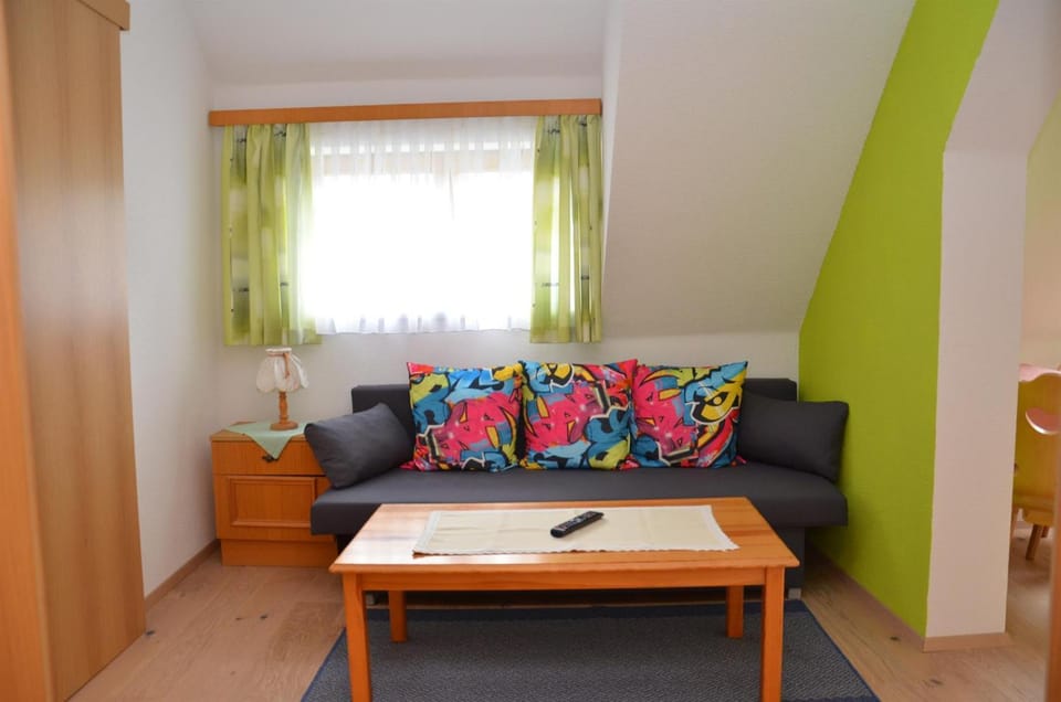 Bed, Photo of the whole room, Seating area, Bedroom