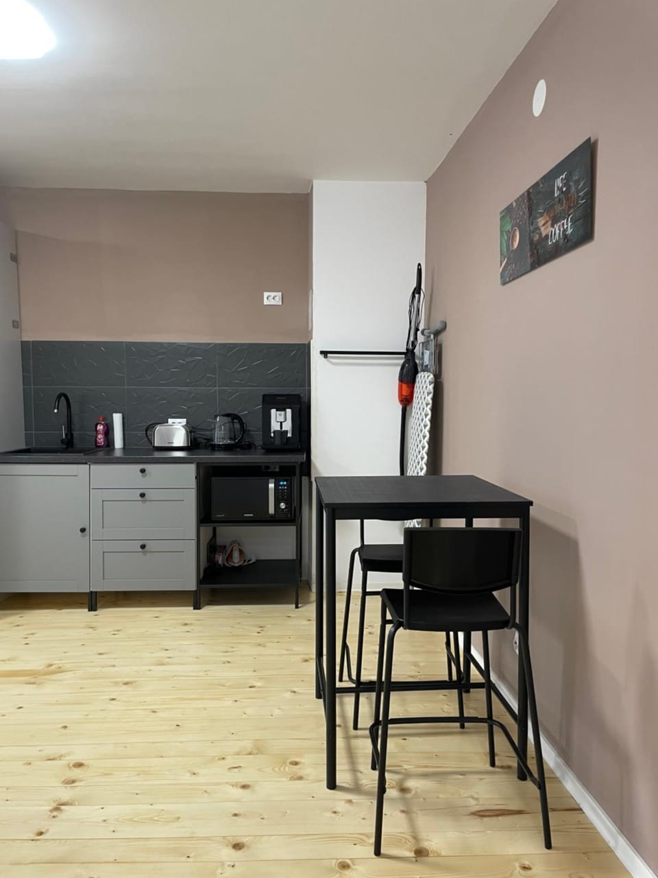 Coffee/tea facilities, Kitchen or kitchenette, Kitchen or kitchenette, Dining area, minibar, toaster
