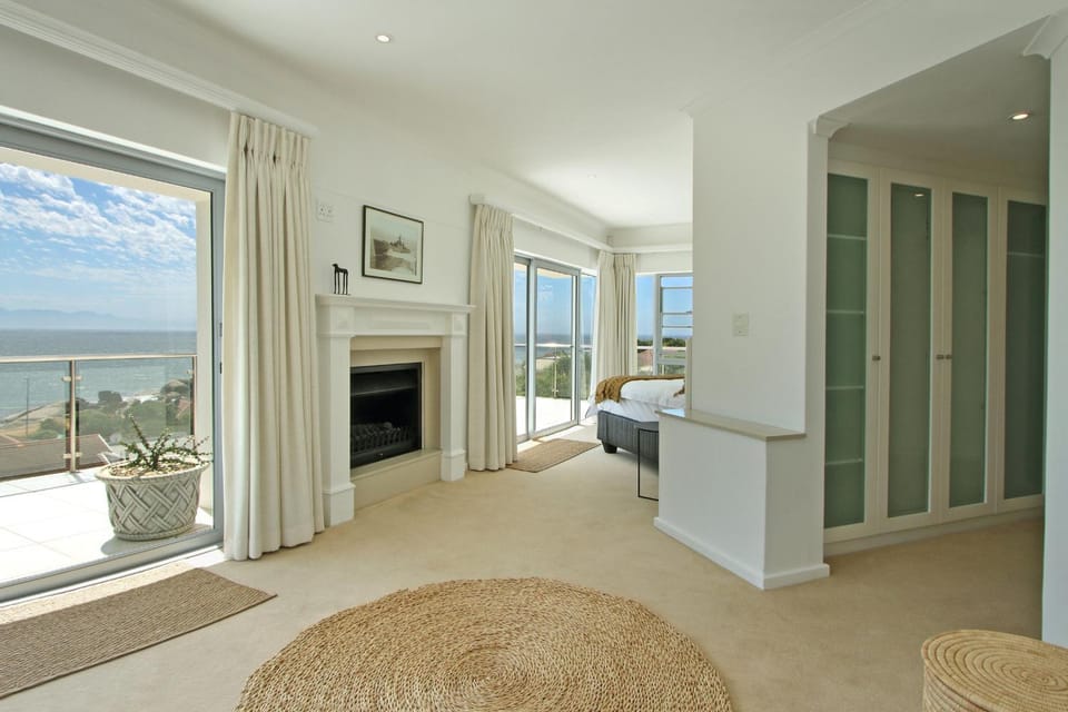 View (from property/room), Balcony/Terrace, Bedroom, Sea view