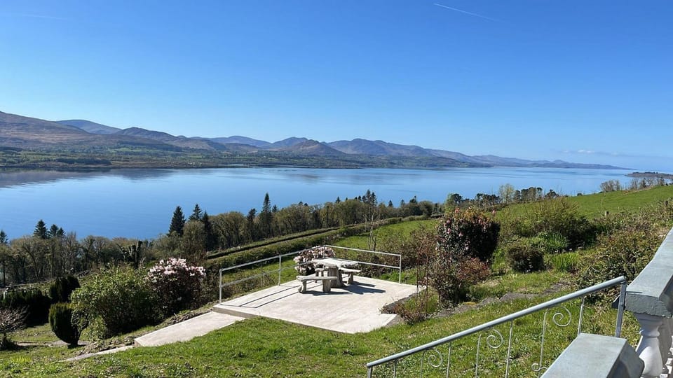 6 Ensuite Bedrooms-Sleeps 12-Garden-Sea & Mtn View House in County Kerry