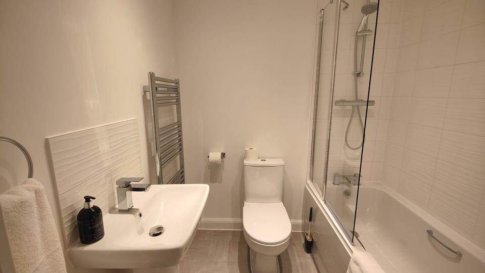 Shower, Toilet, Bathroom, Bath, towels