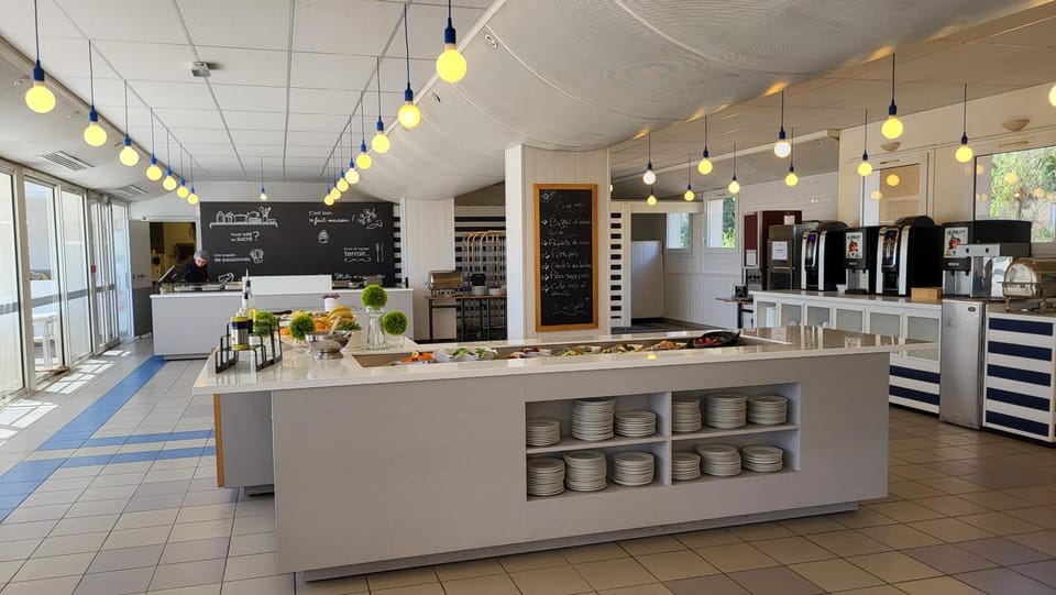 Restaurant/places to eat, Food and drinks