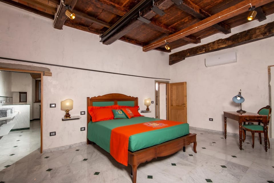 Bed, Photo of the whole room, Bedroom, air conditioner