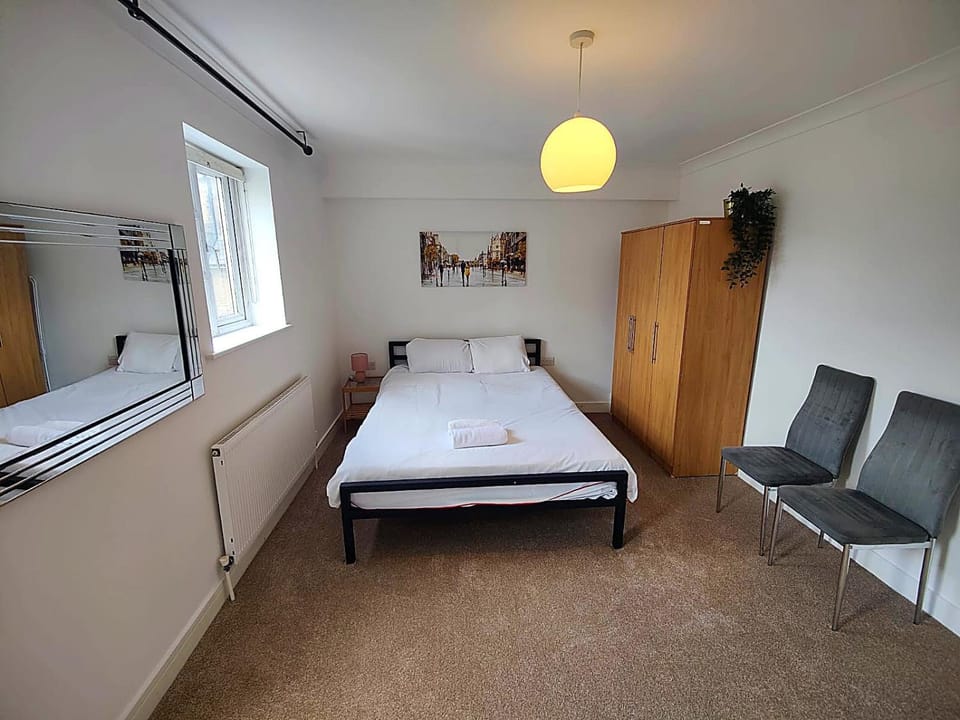 Aldgate Flats in E1. Apartment in London