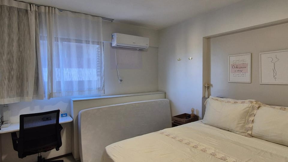 Bed, Bedroom, internet, air conditioner