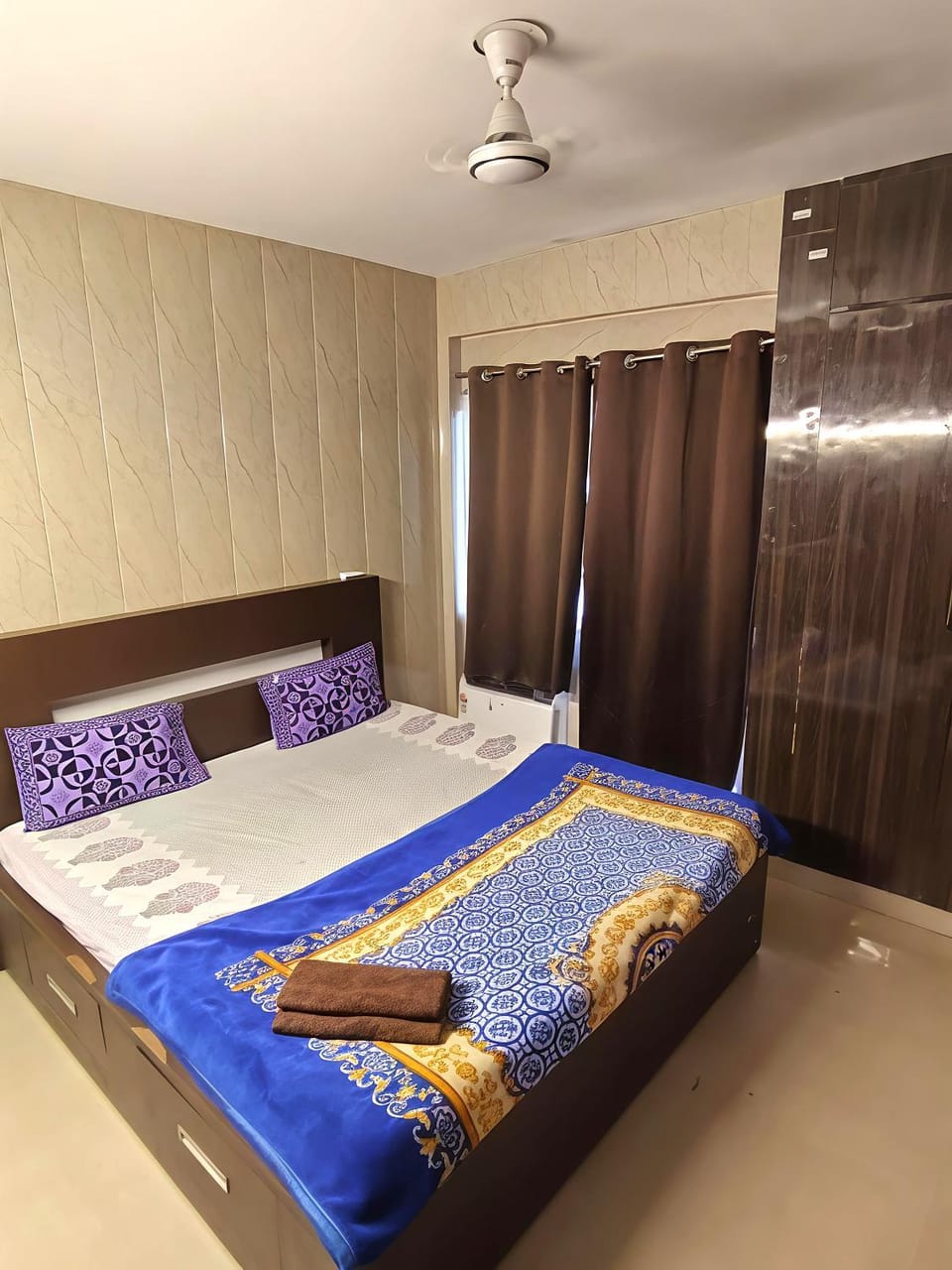 2BHK 65TV,FullyAC,family,Unmarried Couple,WFO Friendly peacefull place Apartment in Noida
