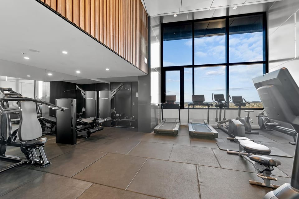 Breathtaking City Views 1-Bed with Pool, BBQ & Gym Apartment in Kangaroo Point