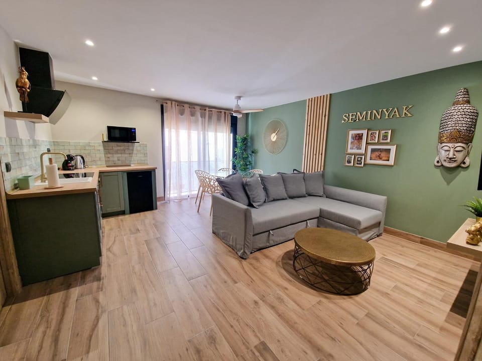 TV and multimedia, Kitchen or kitchenette, Living room, minibar