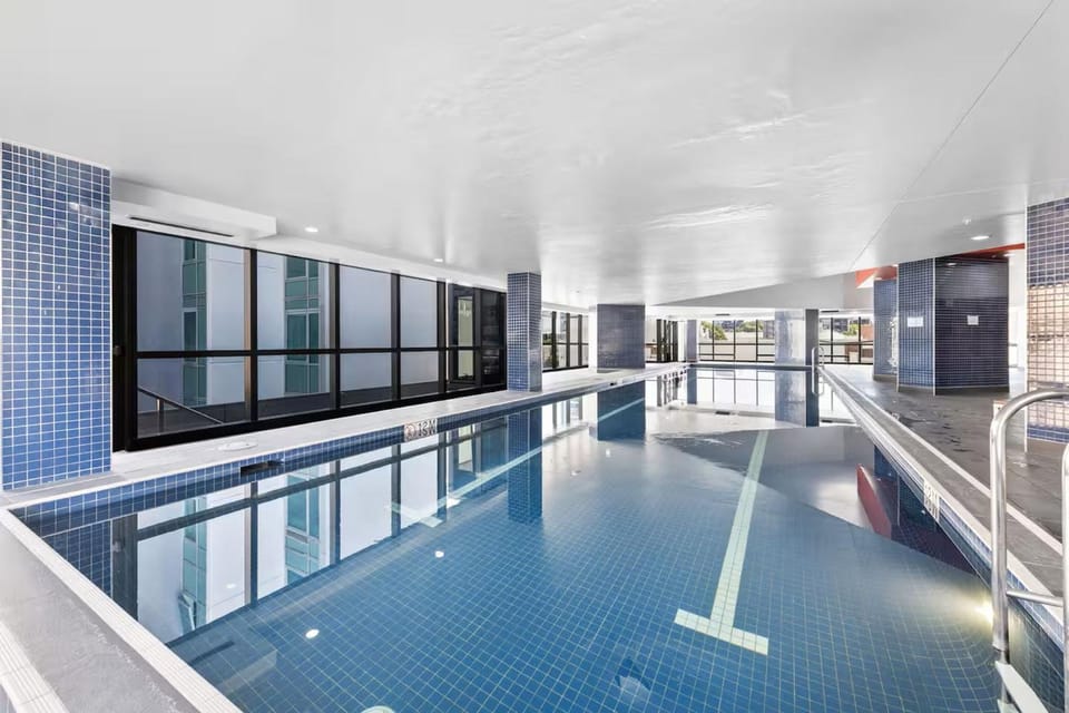 Stunning River View 2-Bed with Pool, Sauna and Gym Apartment in Brisbane City