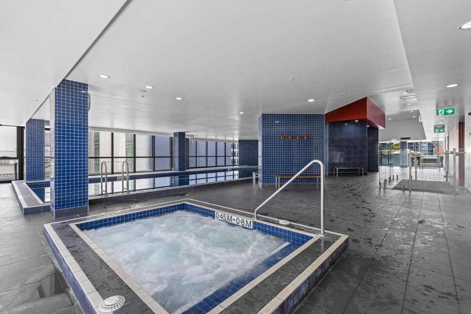 Stunning River View 2-Bed with Pool, Sauna and Gym Apartment in Brisbane City