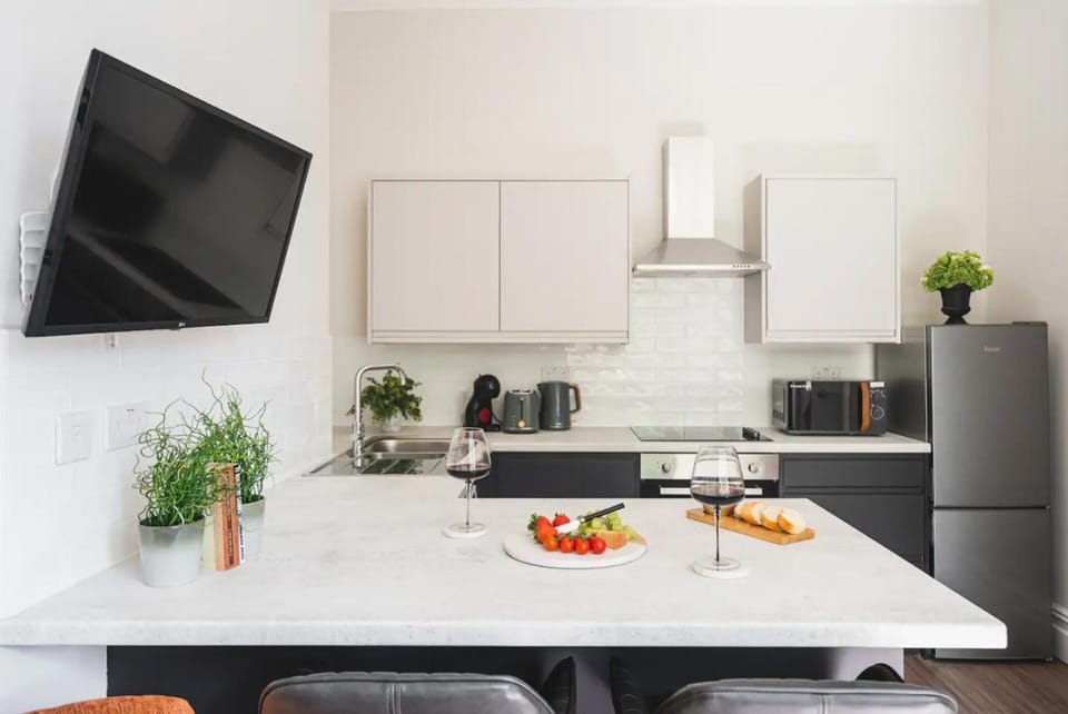 2-Bedroom Close to City Centre - Sleeps 6 Apartment in Cardiff