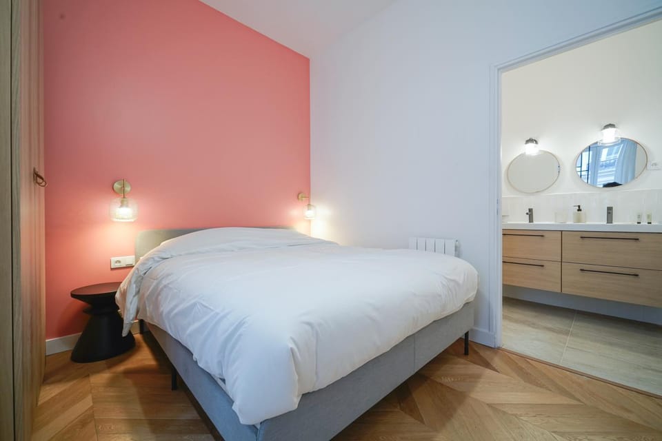 Bed, Photo of the whole room, Bedroom