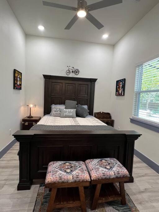 Perfectly located 2 bed/2 full bathroom/1 sofa bed Villa in Rogers