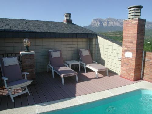 Summer, Pool view