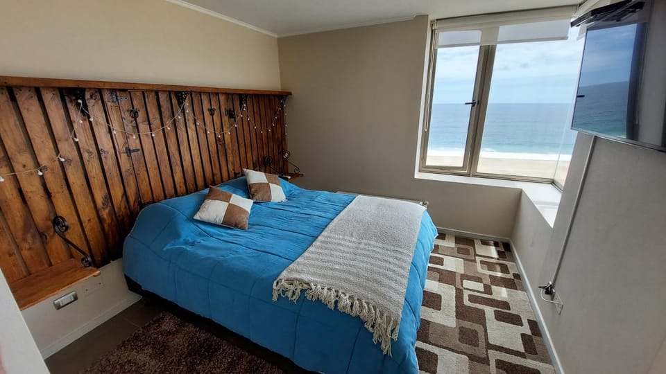 Bed, TV and multimedia, Bedroom