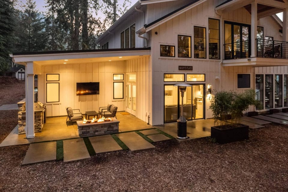 Marv's Place House in Clackamas County