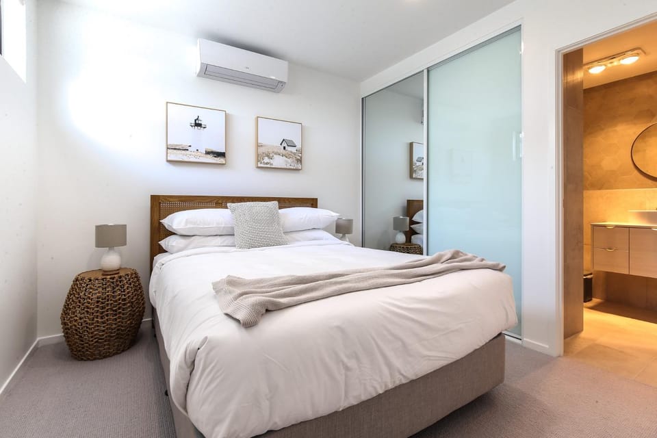 Elegant 2-Bed Apartment with Stunning Views Apartment in Batemans Bay
