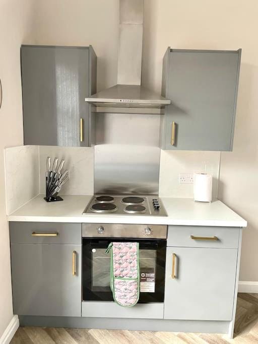 Kitchen or kitchenette, pet friendly, stove