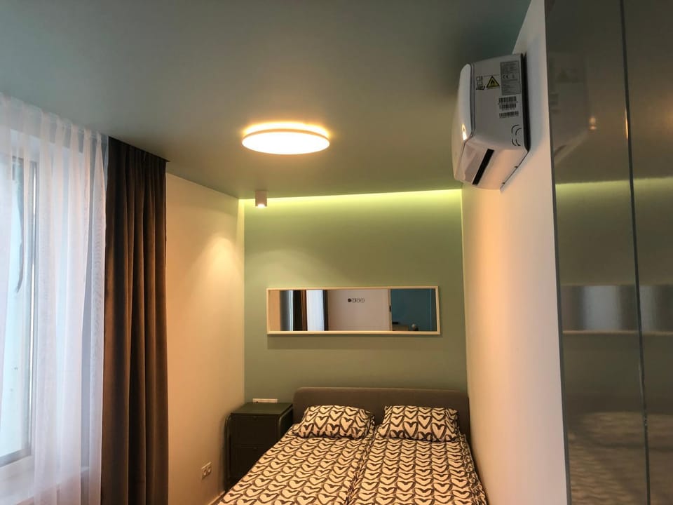 Bed, TV and multimedia, Photo of the whole room, Bedroom, wardrobe, air conditioner