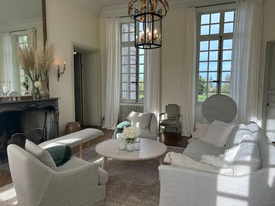 Living room, Seating area