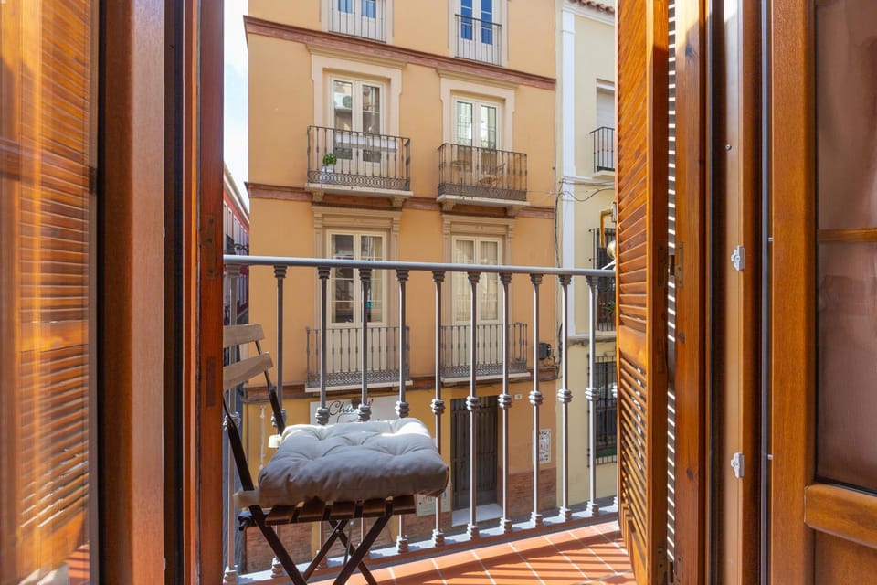 View (from property/room), Balcony/Terrace, Street view