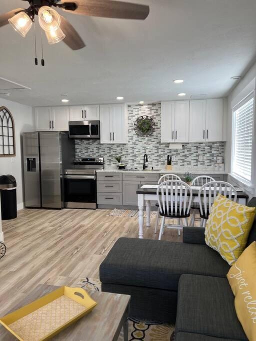 Guest Suites 1998 #3 - Cheerful 1 bedroom 1 bath Suite Apartment in Idaho Falls
