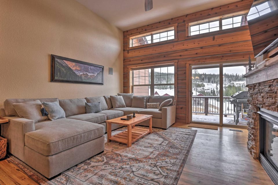 Gorgeous Fraser Townhome w/ Private Hot Tub! House in Fraser