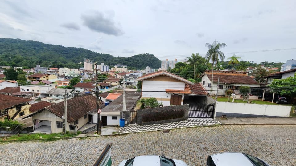 Day, Neighbourhood, Natural landscape, Balcony/Terrace, City view, Mountain view, Street view, Location, Parking