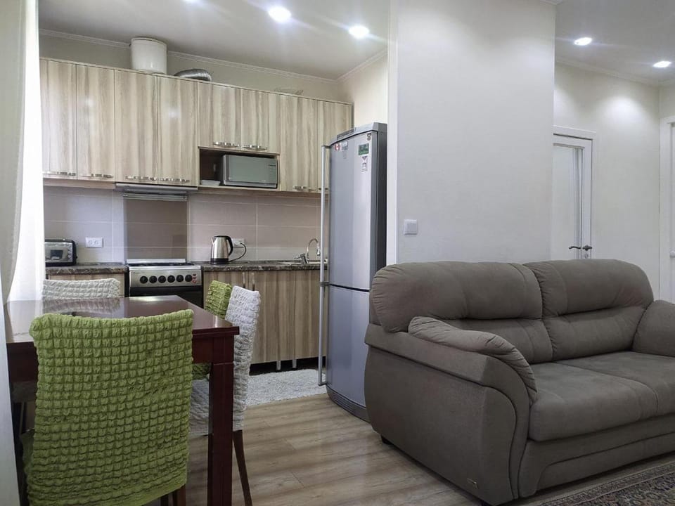 Kitchen or kitchenette, Seating area, Dining area