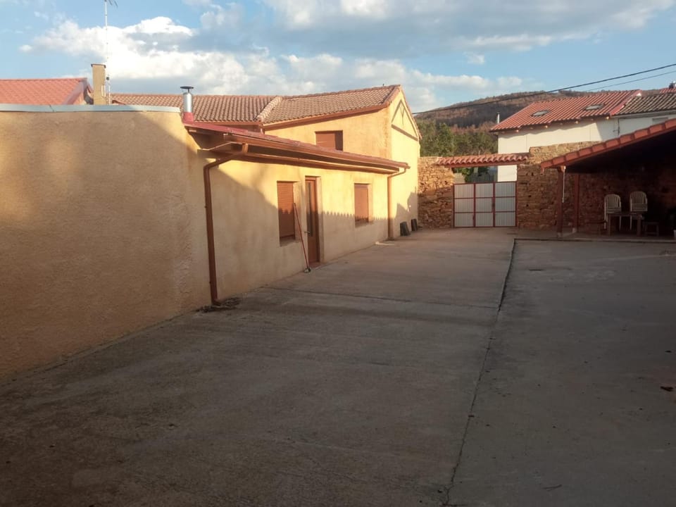 Patio, Parking