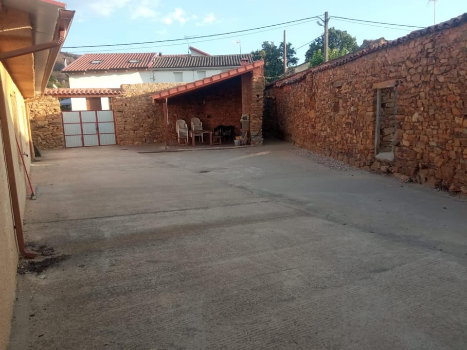 Patio, Parking