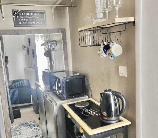 L'Entrée des Artistes, chambre avec terrasse et salle de bain privatives Vacation rental in Laval