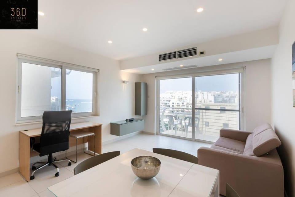 TV and multimedia, Living room, Seating area, air conditioner